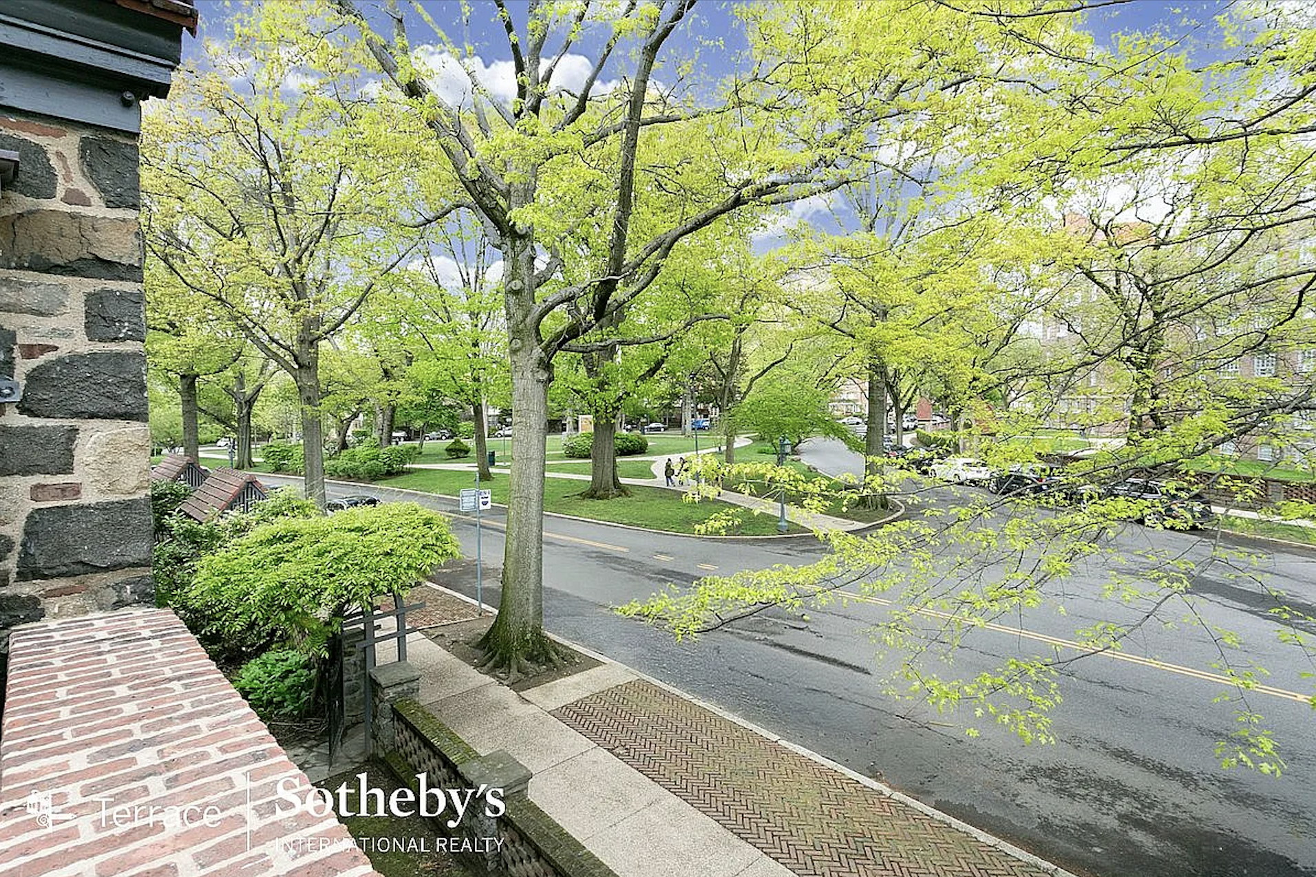Forest Hills Flagpole Green